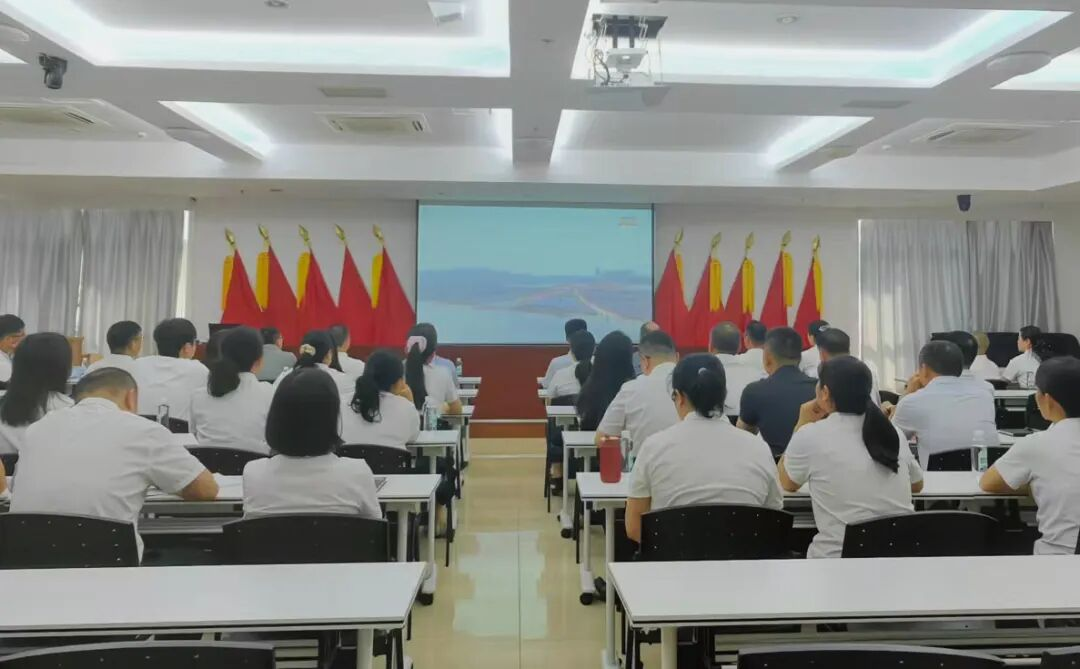 三亞環(huán)農集團黨員干部職工集中收看紀念中國人